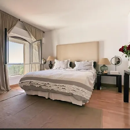 Luxury 3 Bed Flat - Beachfront In Puerto Banus