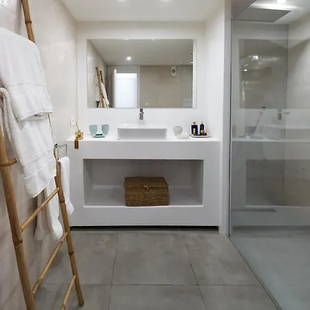 Luxury 3 Bed Flat - Beachfront In Puerto Banus