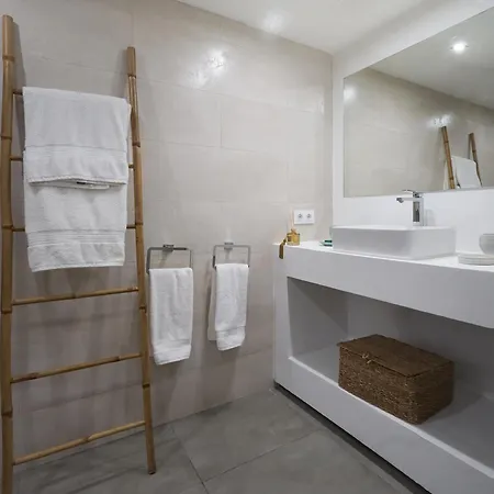 Luxury 3 Bed Flat - Beachfront In Puerto Banus Homestay *